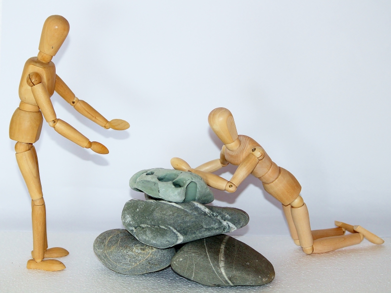 therapeute-SOLLIES TOUCAS-min_wooden-figures-980774